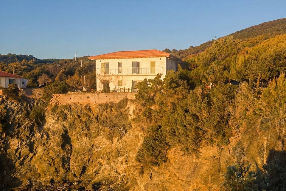 VILLA SUL MARE IN TOSCANA
