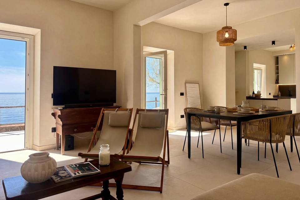 VILLA A PICCO SUL MARE