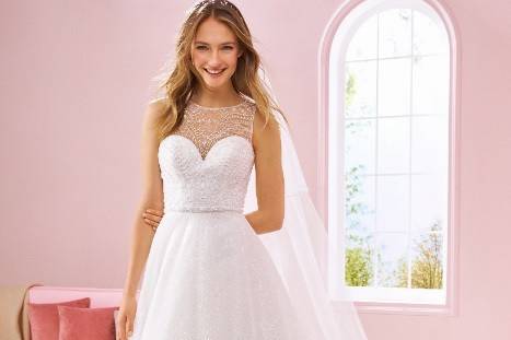 White One Pronovias. Nilufer