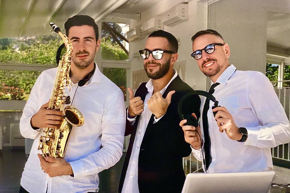 Dj set, sax, animazione