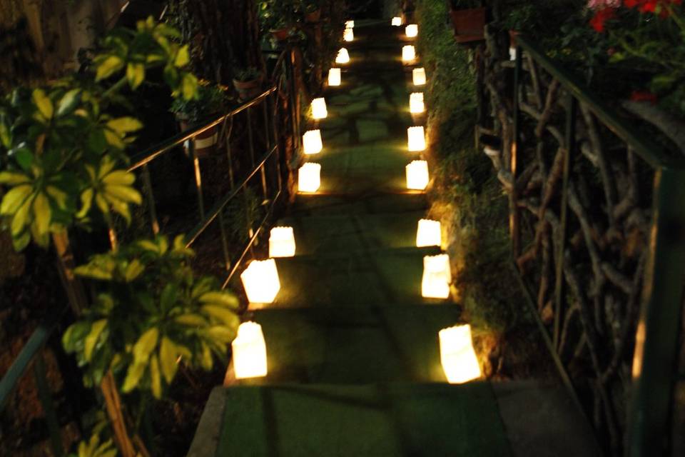 Ingresso giardino di notte