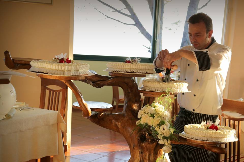 Montaggio torta nuziale