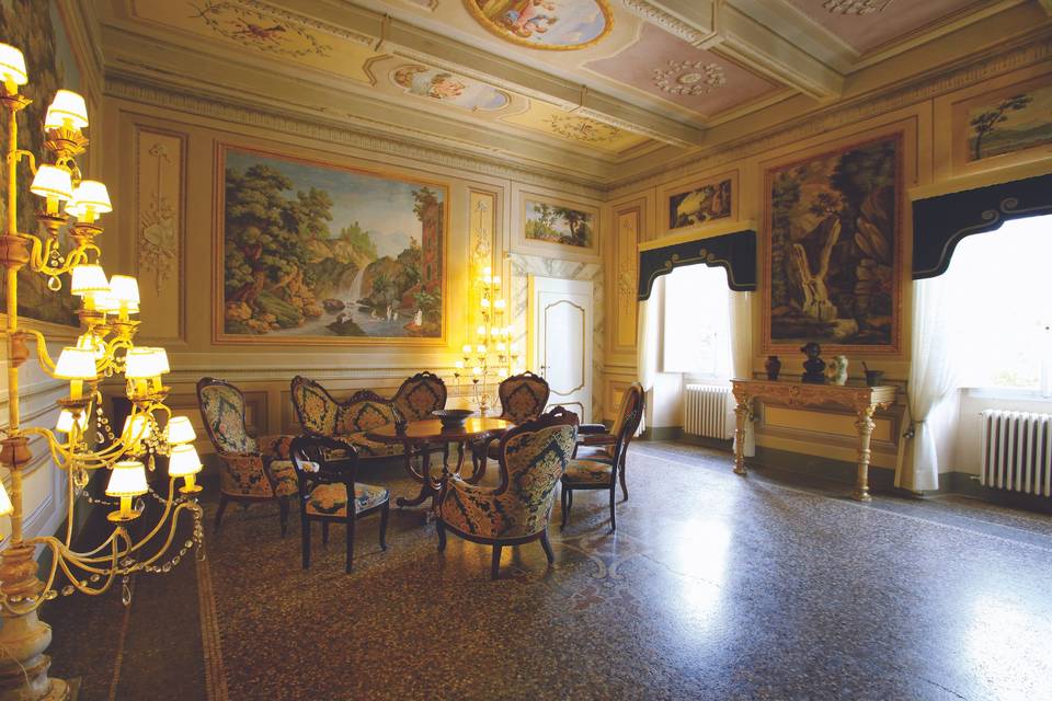 Sala dei dipinti Villa Icaro