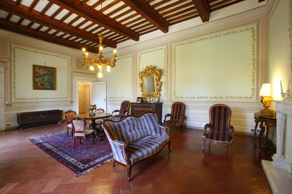 Sala dei dipinti Villa Icaro