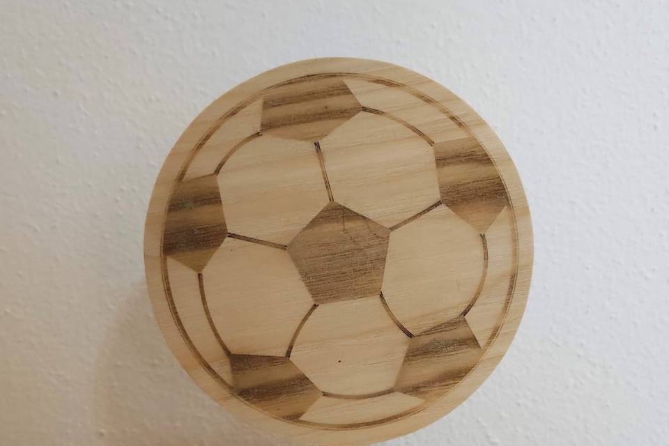 Pallone da calcio in legno