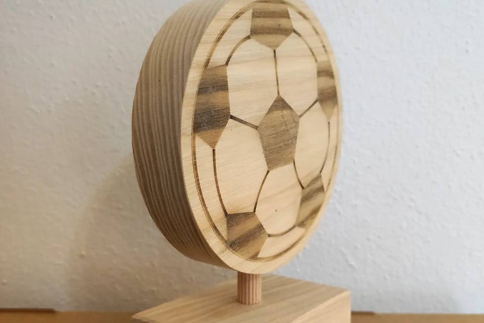 Pallone da calcio in legno