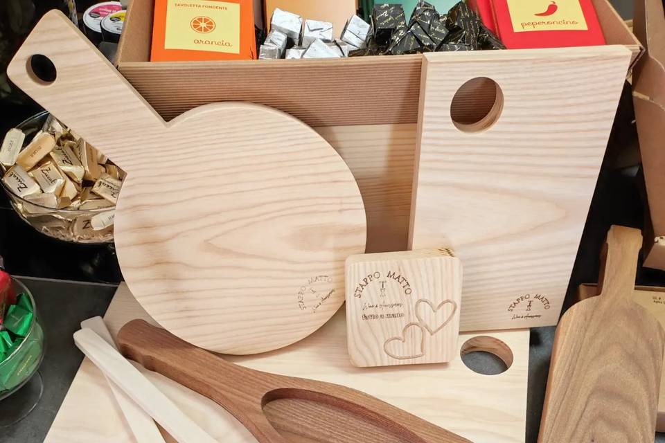 Taglieri a accessori in legno