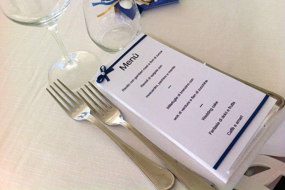 Menu con nastrino raso blu