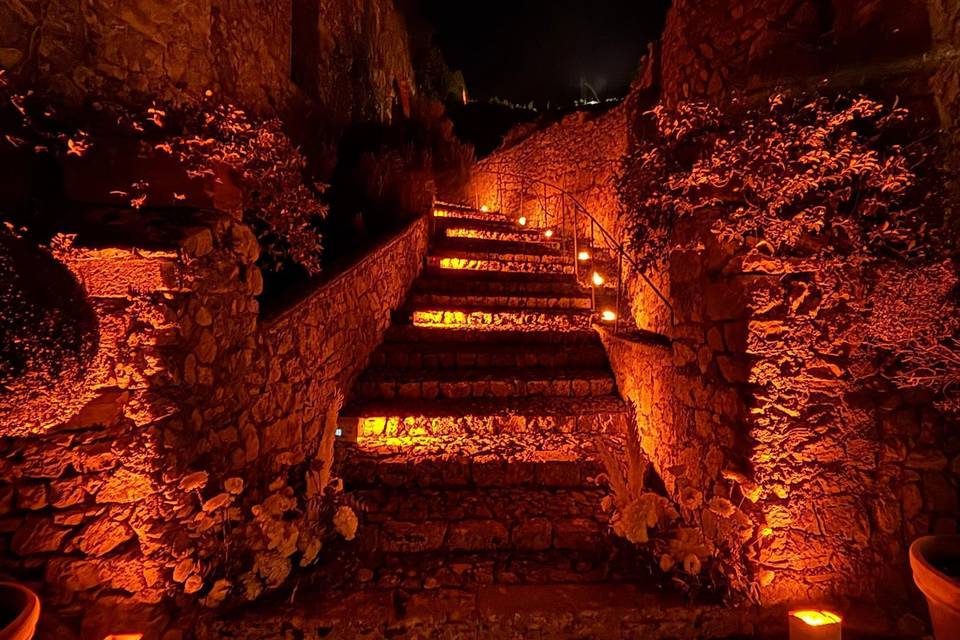 La scalinata alla luce delle f