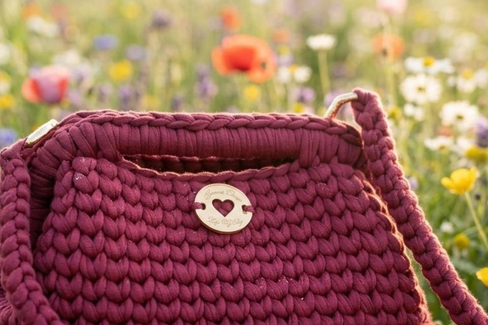 Media clutch bordeaux