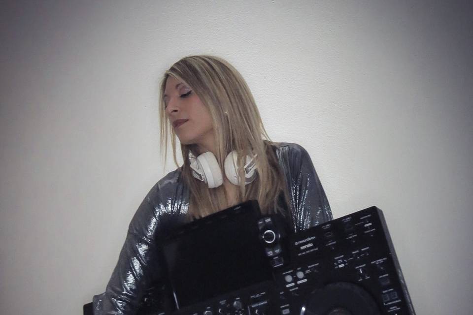 Veronika DJ Pioneer