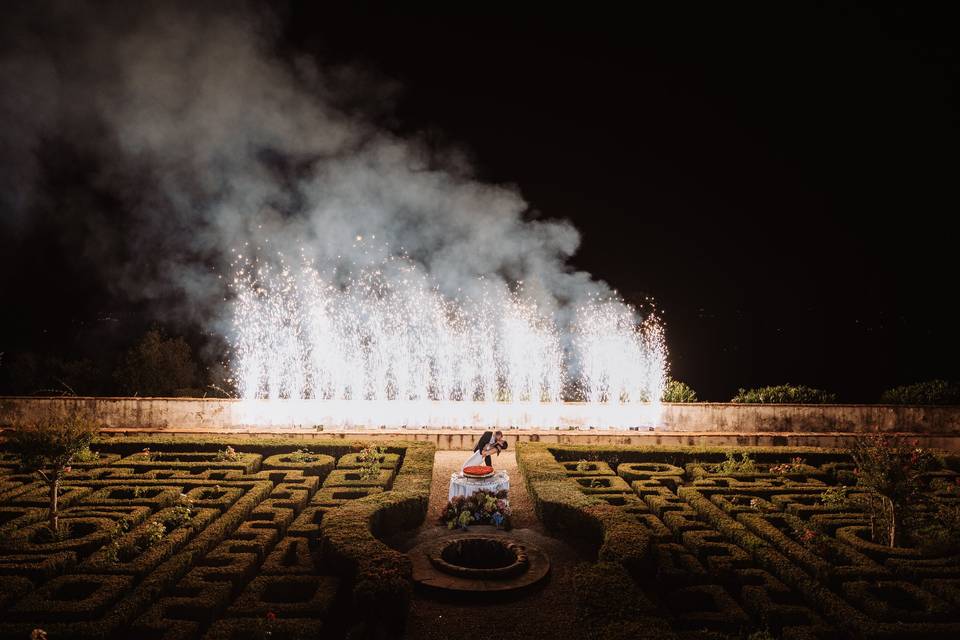 Taglio Torta in giardino