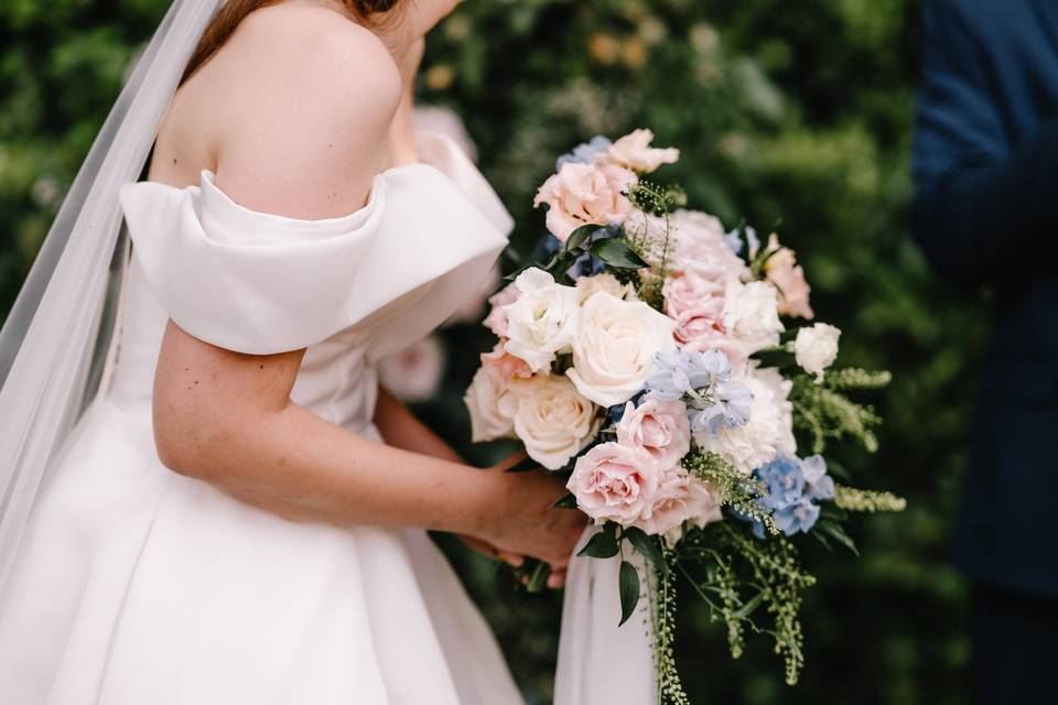 Sposa con il bouquet