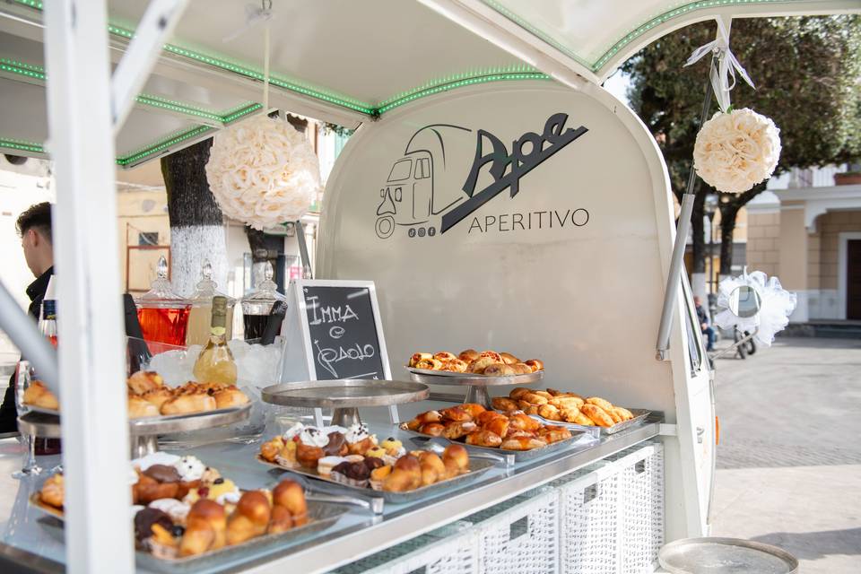 Tavolo buffet allestito