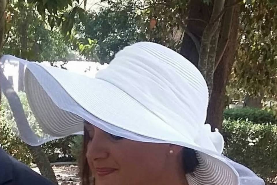 Sposa con cappello
