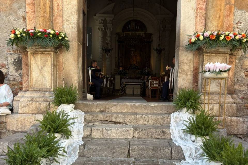 Chiesa esterna