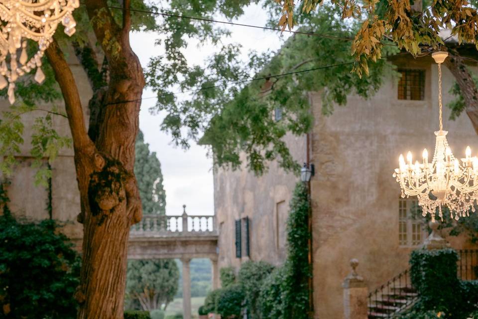 Alfresco dinner in Tuscany