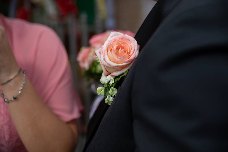 Dettagli fiore dello sposo