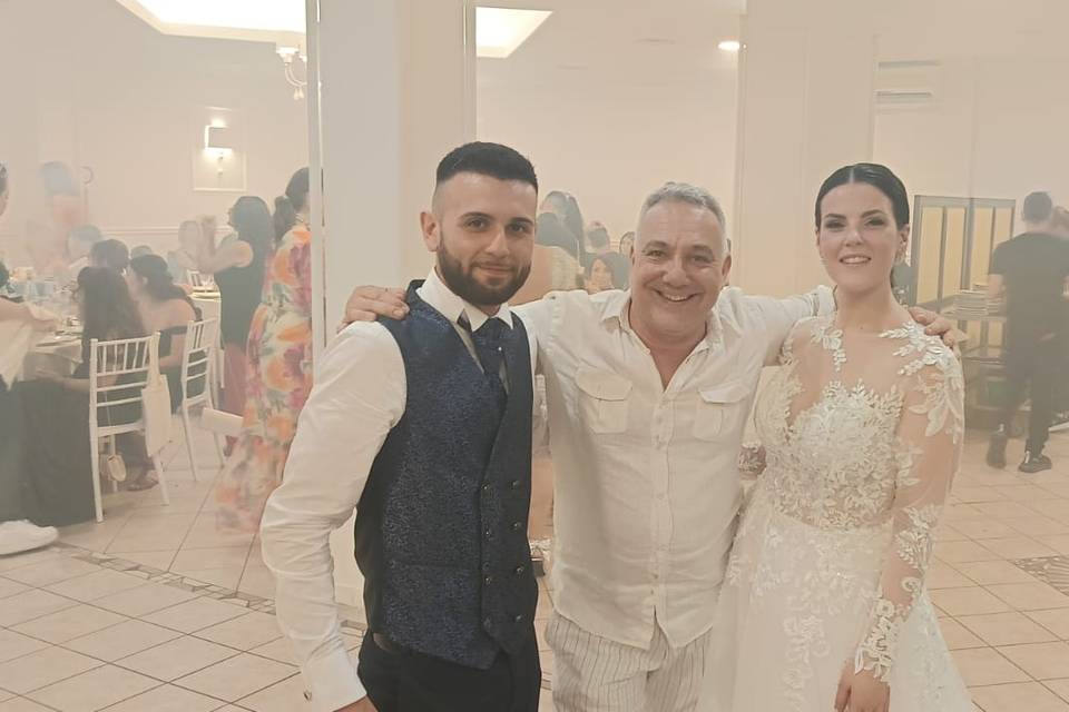 Mauro dj con gli sposi