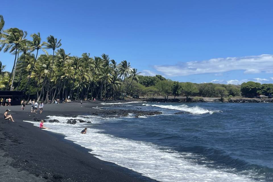 Black sand beach-big island