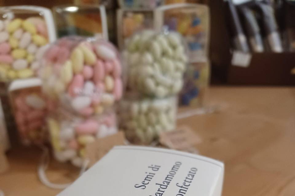 Semi di cardamomo confettati
