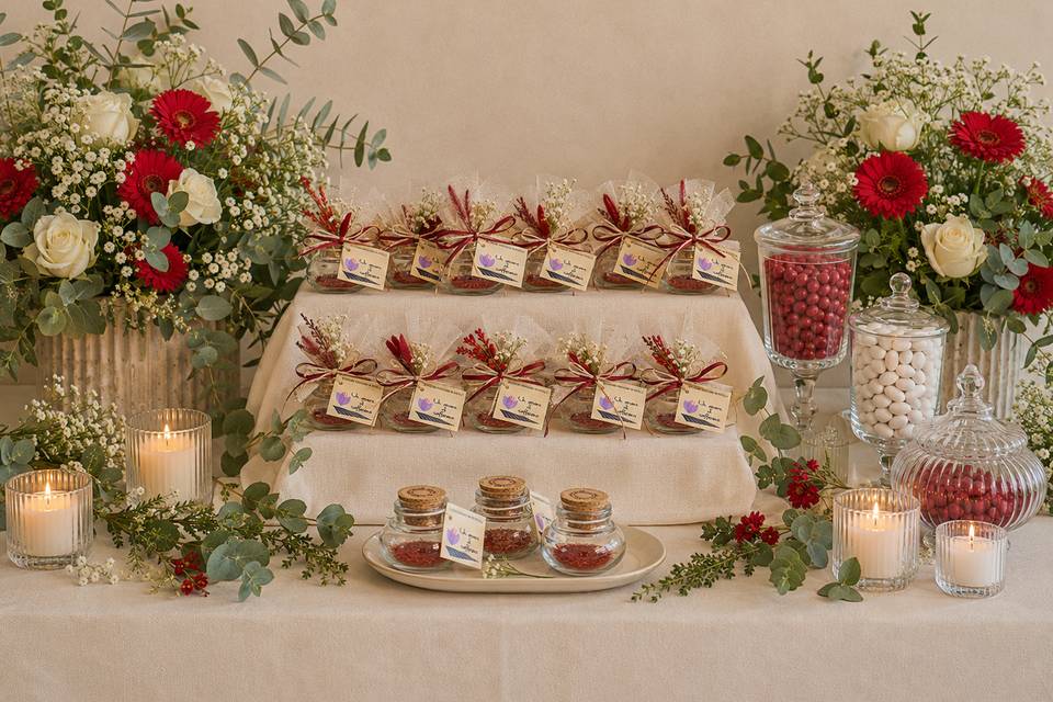 Set nastro rosso e fiori