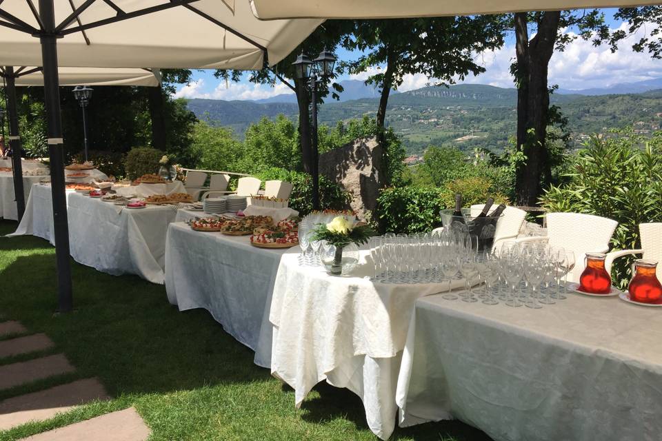 Aperitivo in giardino