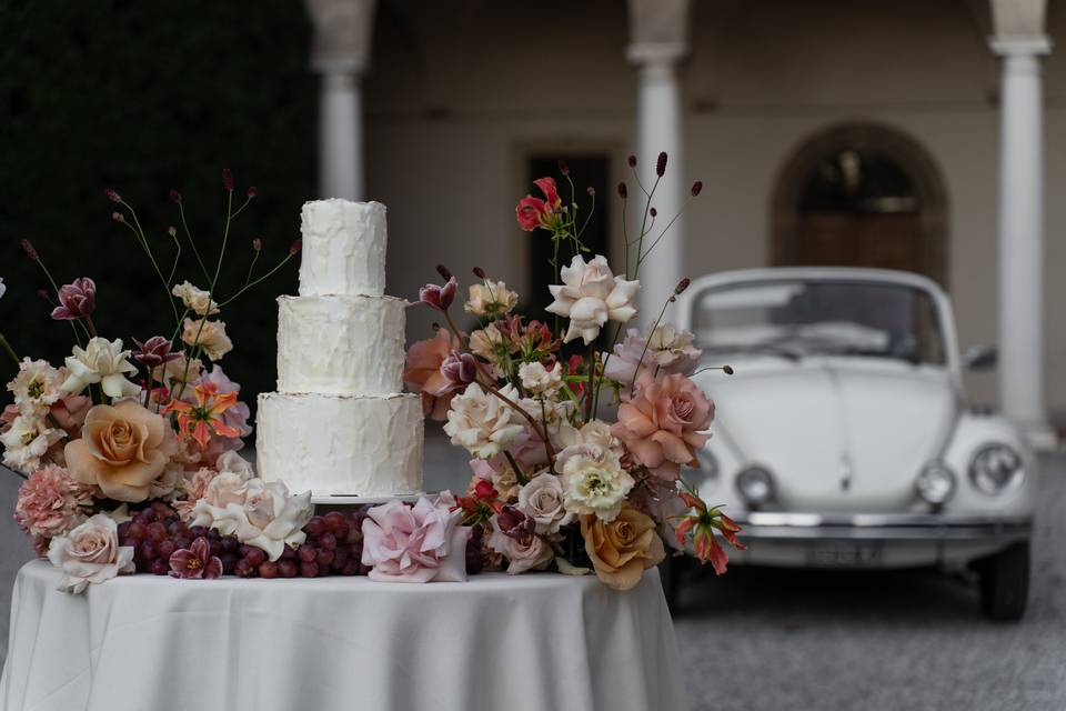 Torta e retro auto