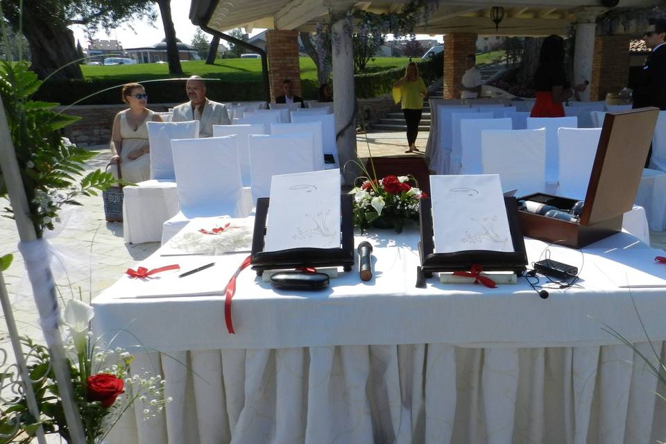 Celebrante Matrimonio Simbolico - Essenza Eventi