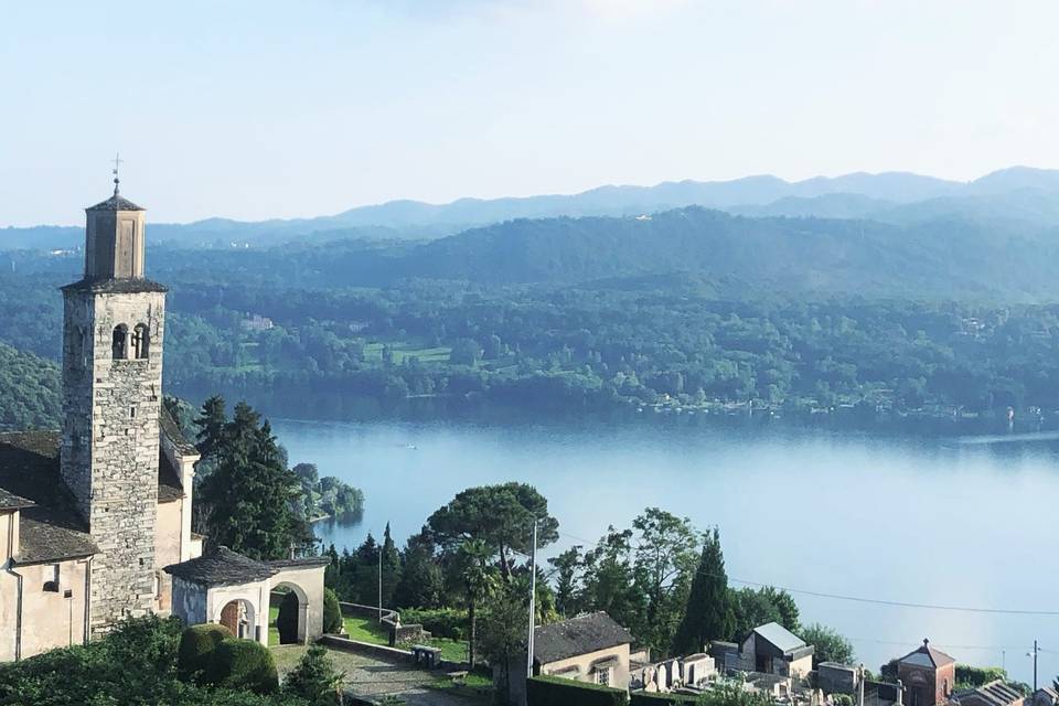 Vista dalla villa sulla chiesa