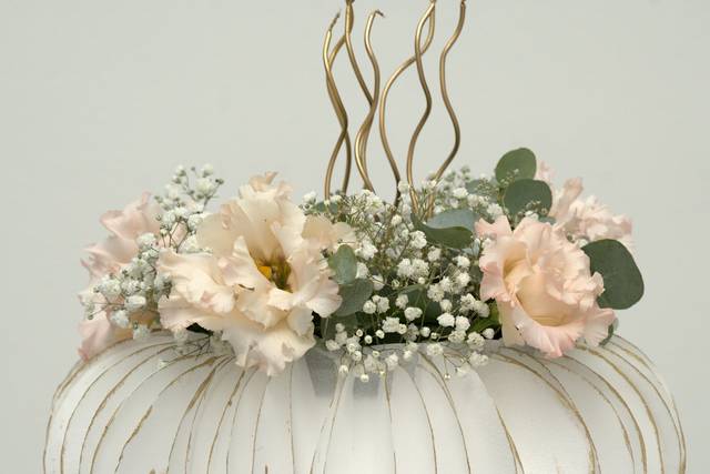 torta_floreale_rosa_decorazioni_oro