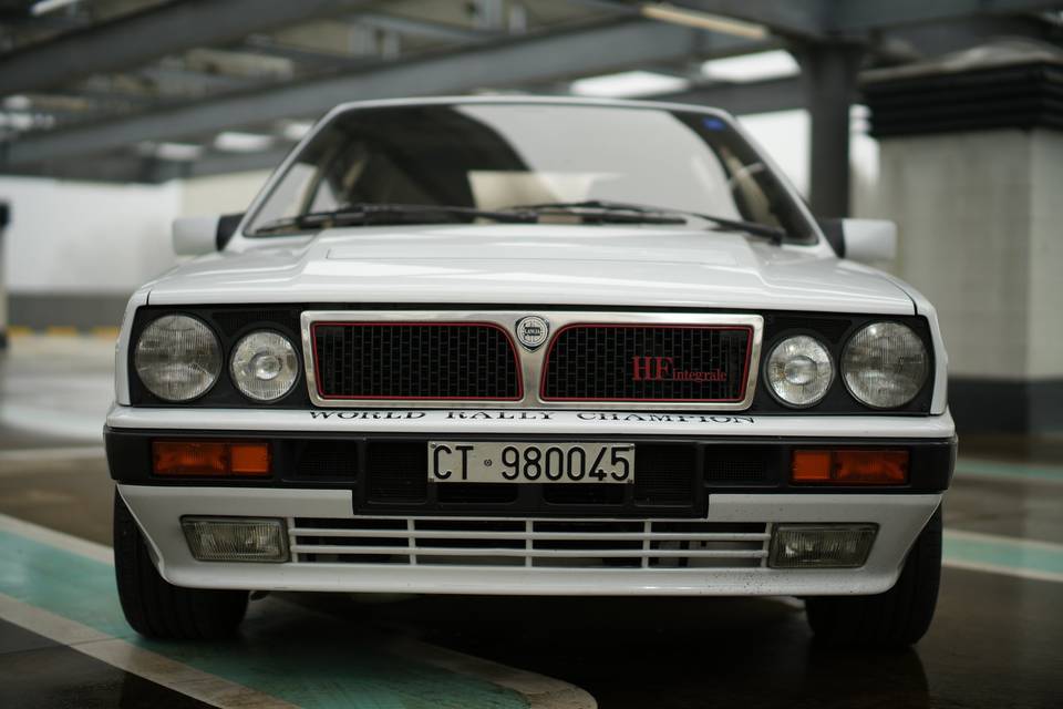 Lancia Delta Integrale bianca