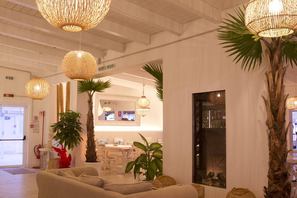 Sala interna e camino