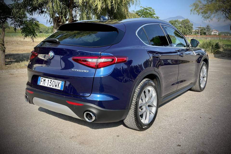 Alfa Stelvio Blu Montecarlo