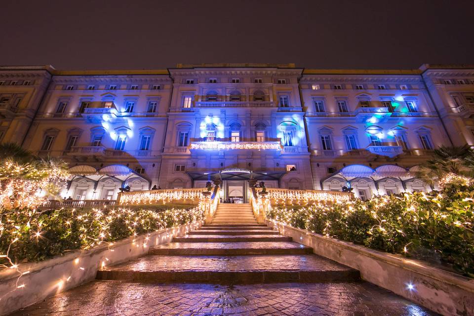 Esterno facciata blu  e rosa