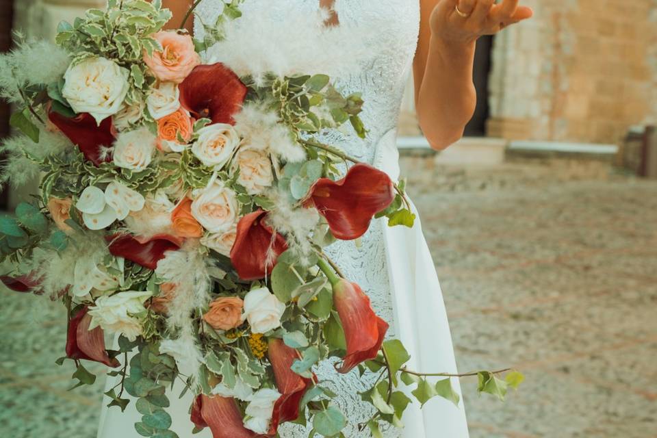 La sposa e il suo bouquet