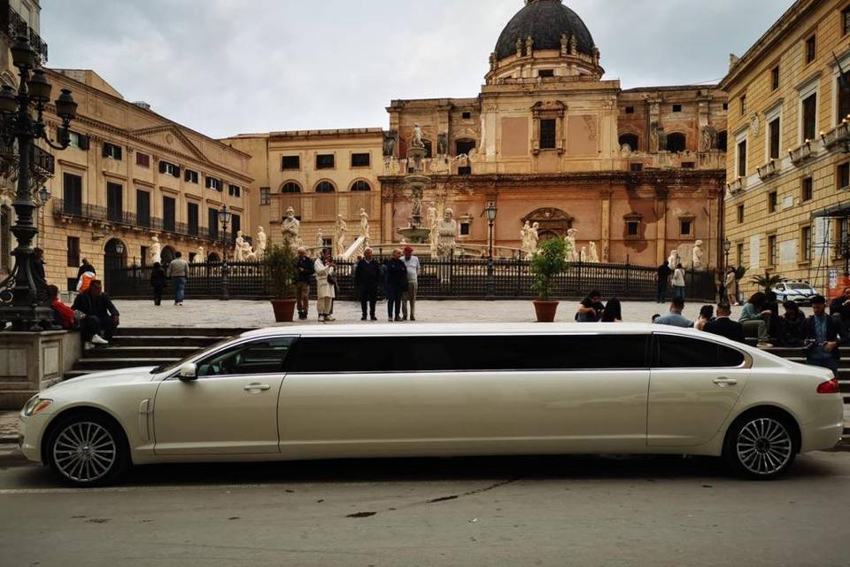 Limousine jaguar xf