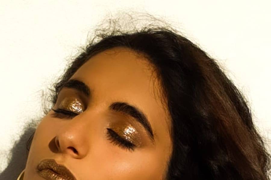 Golden Makeup