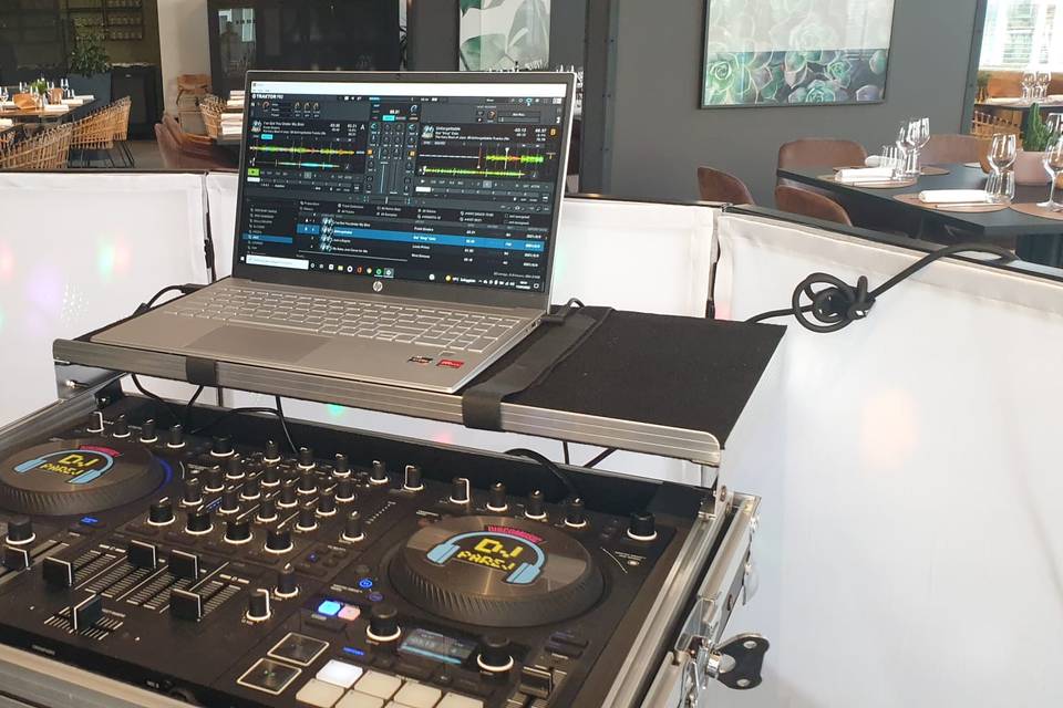 Consolle e dj set pronto!