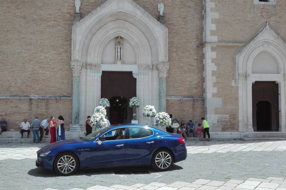 Maserati ghibli blu elettrico
