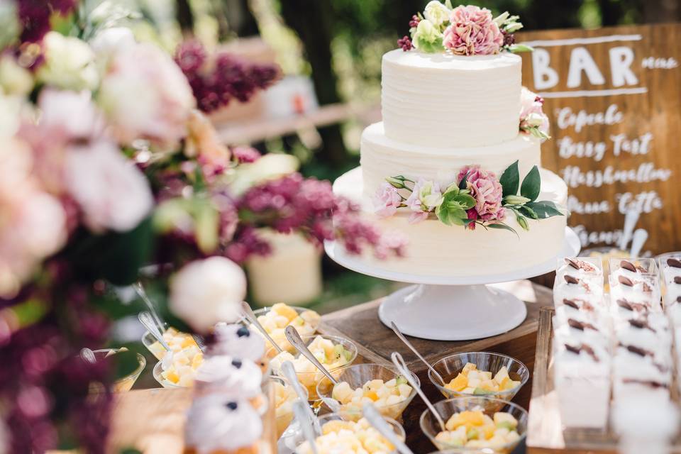 Shabby Chic wedding cake