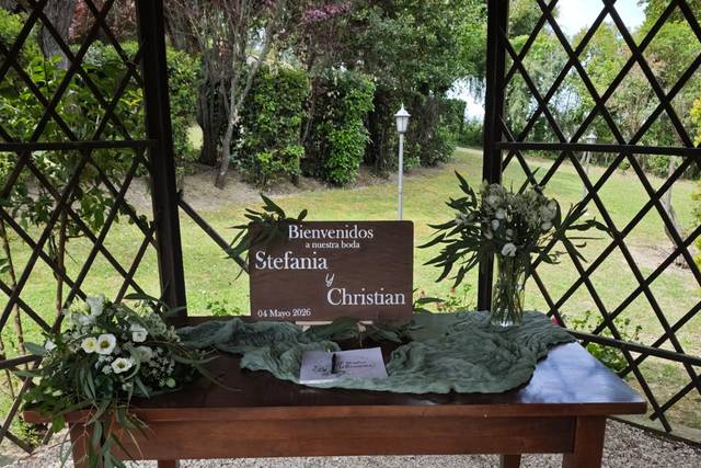 Guest book progettato su misur