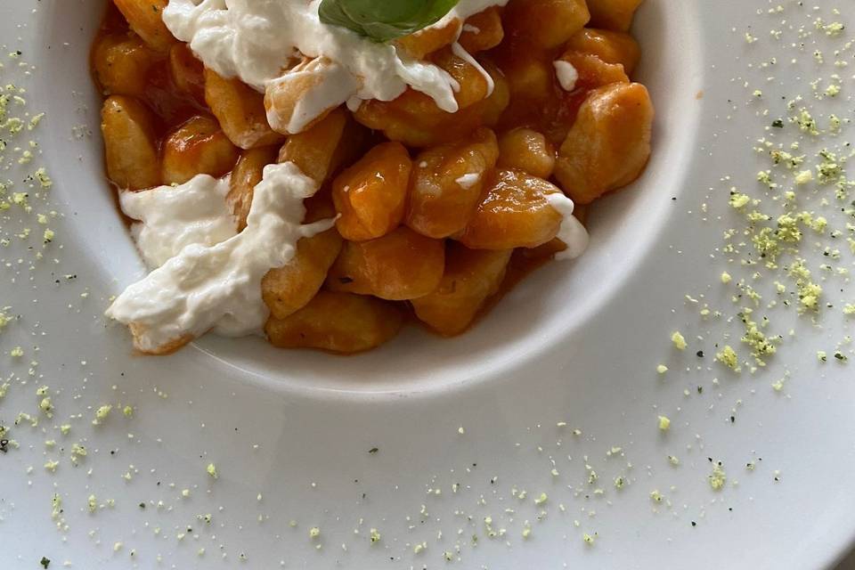 Gnocchi pomodoro basilico e st