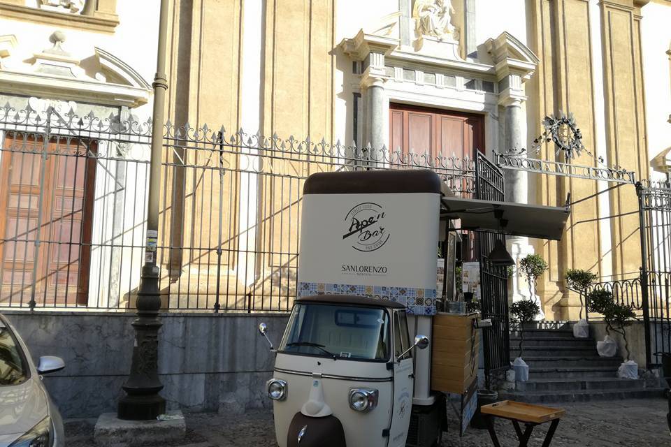 Aperitivo fuori la Chiesa