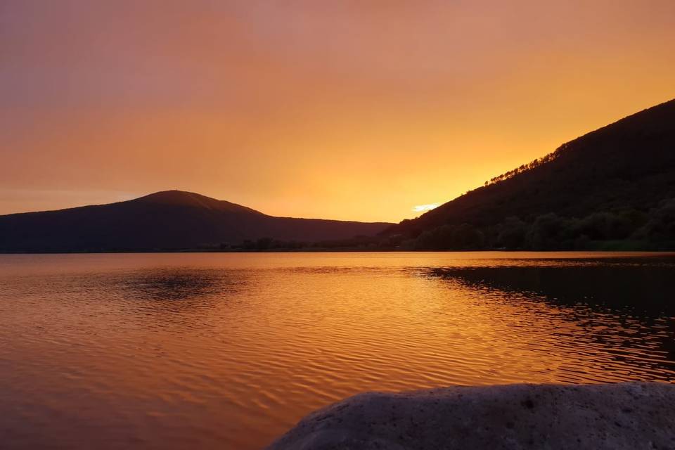 Tramonto sul lago