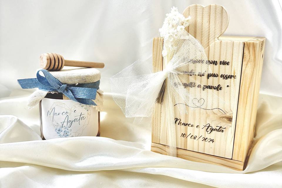 Cassettina in legno con miele