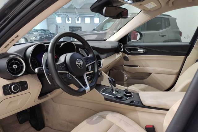 Giulia Luxury Car