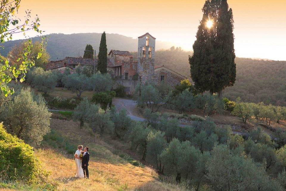 Pieve di Galatrona di fronte a Villa Petrolo