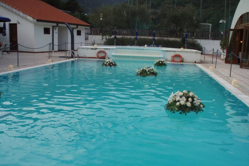 Piscina allestita per matrimonio