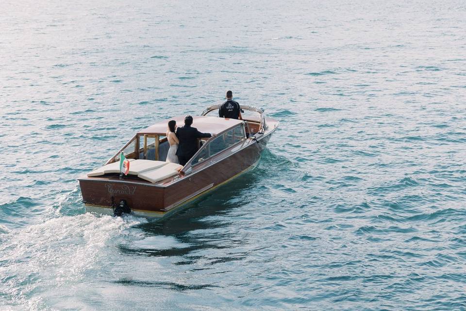 Noleggi taxi boat